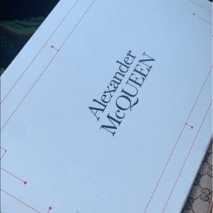 sz 38 Alexander McQueens all white